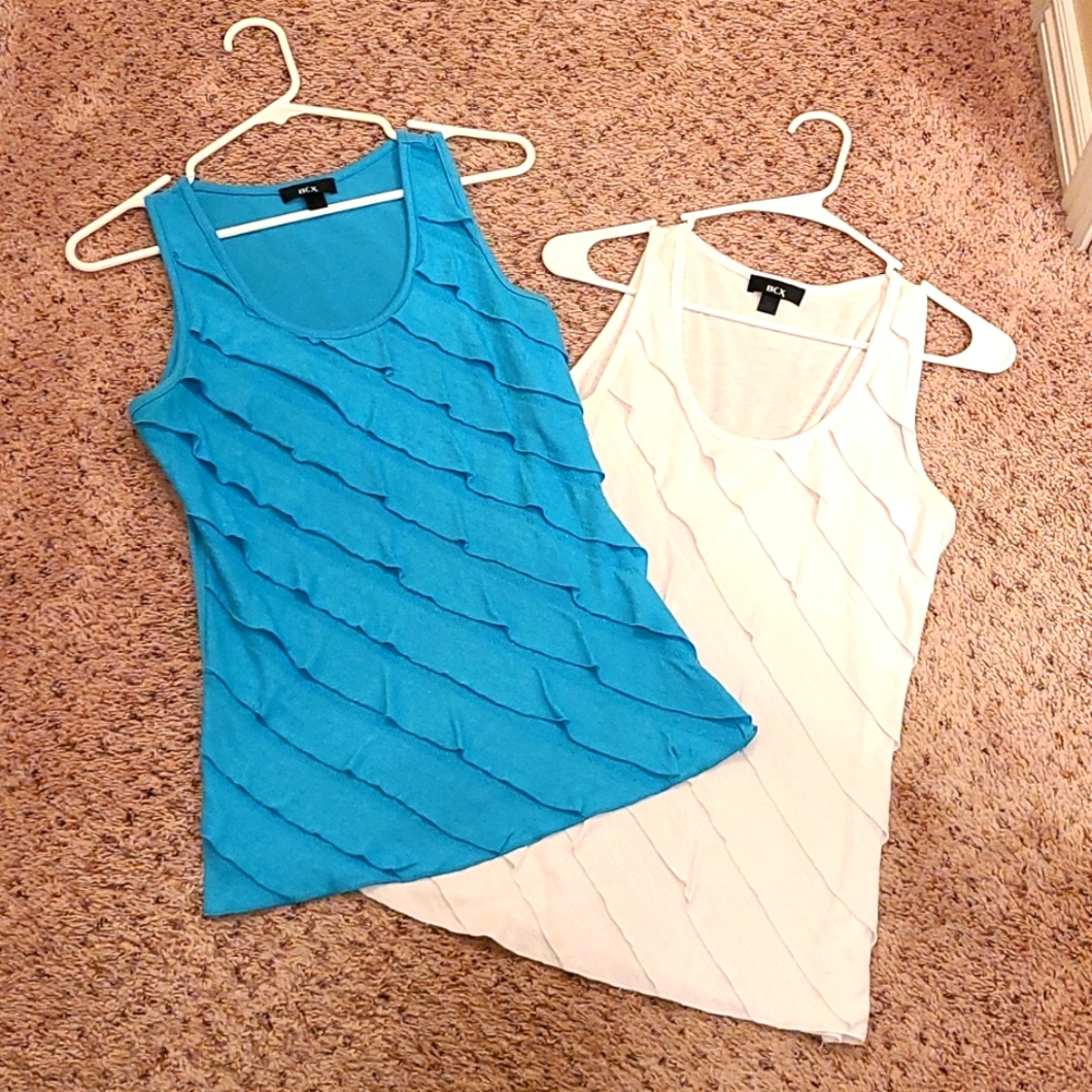 2 sleeveless tops